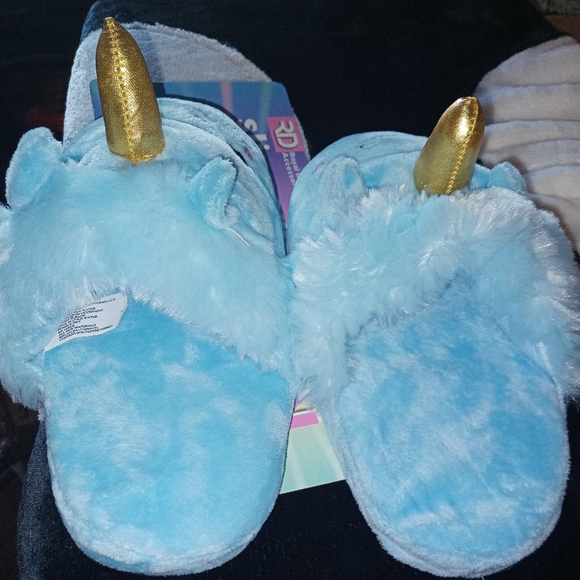 Kids Unicorn Plush Slippers - Picture 7 of 10